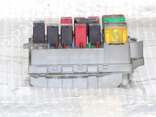 Used Fuse box Fuse box 39261748 39261748