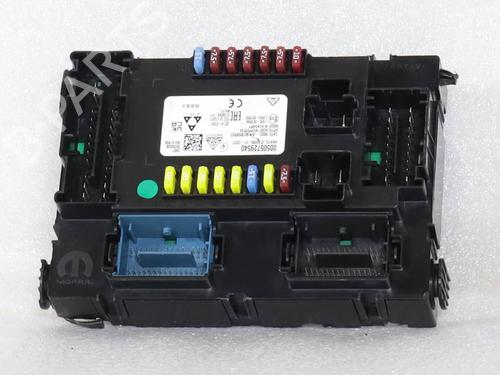 Used Fuse box Fuse box 38644648 38644648