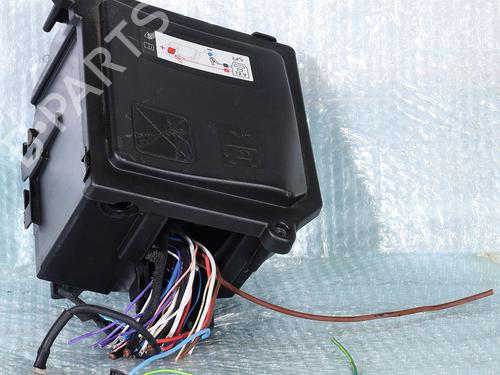 Used Fuse box Fuse box 39427472 39427472