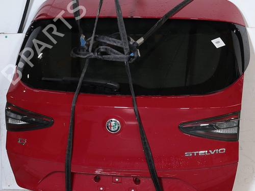 tailgate-alfa-romeo-stelvio-949_-2016-26551043 main image