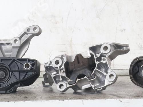 Used Engine mount Engine mount JEEP AVENGER (J2) 1.2 T3 e-Hybrid (110 hp) 34208138 34208138