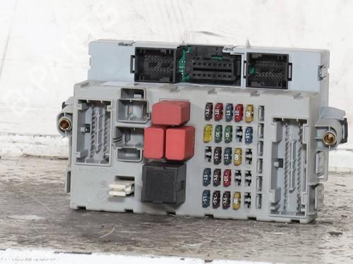 Used Fuse box Fuse box 36774410 36774410