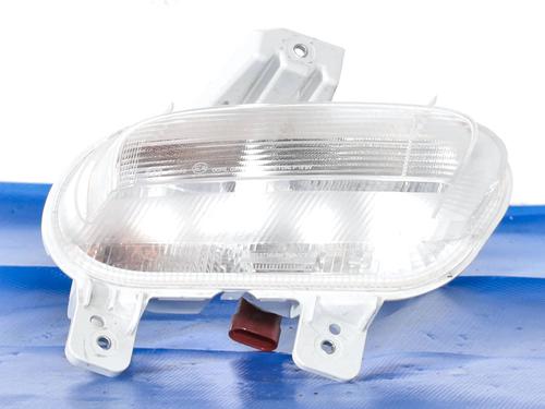 right-daytime-light-jeep-renegade-suv-bu-b1-bv-2014-30443105 main image