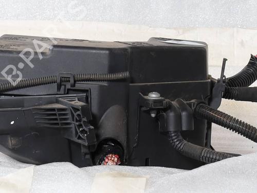Used Fuse box Fuse box 39092477 39092477