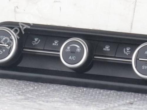 climate-control-alfa-romeo-giulia-952_-2015-36070444 main image