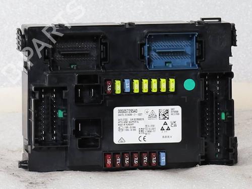Used Fuse box Fuse box 38644865 38644865