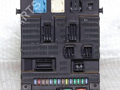 Used Fuse box Fuse box 39068702 39068702