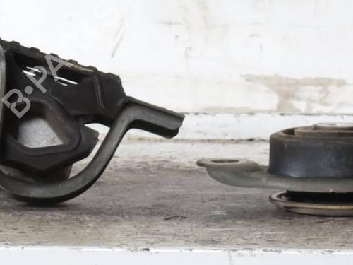 Used Engine mount Engine mount FIAT PANDA (169_) 1.2 (169.AXB11, 169.AXB1A) (60 hp) 33615900 33615900
