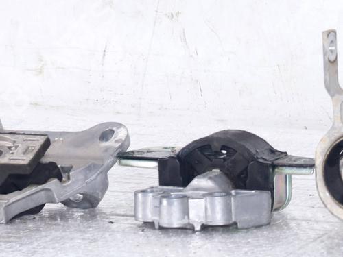Used Engine mount Engine mount FIAT TIPO Saloon (356_, 357_) 1.4 (356SXA1B) (95 hp) 31135708 31135708