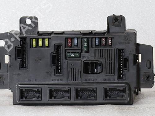 Used Fuse box Fuse box 37192584 37192584