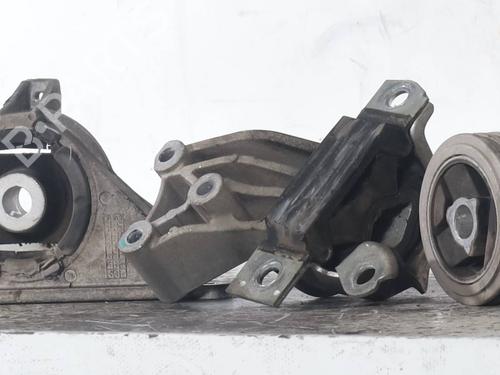 Used Engine mount Engine mount LANCIA YPSILON (843_) 1.2 (843.AXA1A) (60 hp) 33537602 33537602