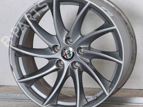 rim-alfa-romeo-giulia-952_-2015-26887870 main image