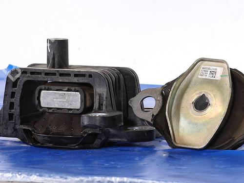 Used Engine mount Engine mount FIAT 500e (332_) Elektro (FA1) (95 hp) 30662353 30662353