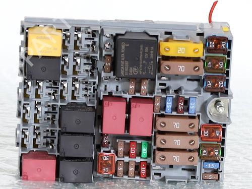 Used Fuse box Fuse box 39199236 39199236