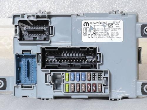 Used Fuse box Fuse box 38590267 38590267