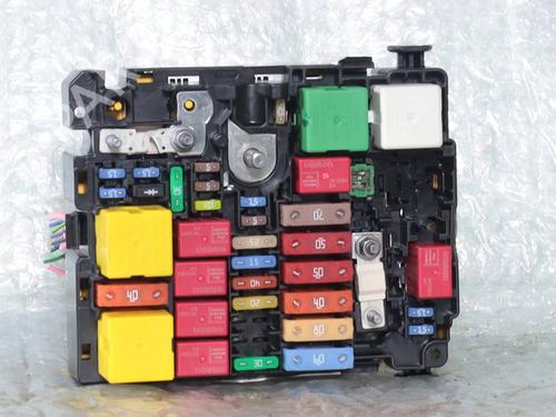 Used Fuse box Fuse box 39236541 39236541