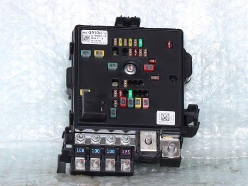Used Fuse box Fuse box 39427575 39427575