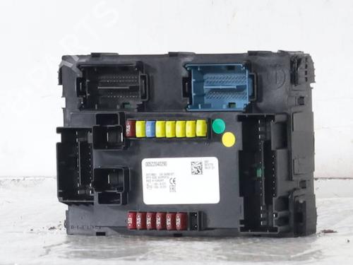 Used Fuse box Fuse box 36217080 36217080