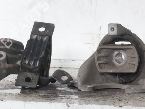 Used Engine mount Engine mount LANCIA YPSILON (843_) 1.4 16V (843.AXC11, 843.AXC1B, 843.AXC1A) (95 hp) 33537753 33537753