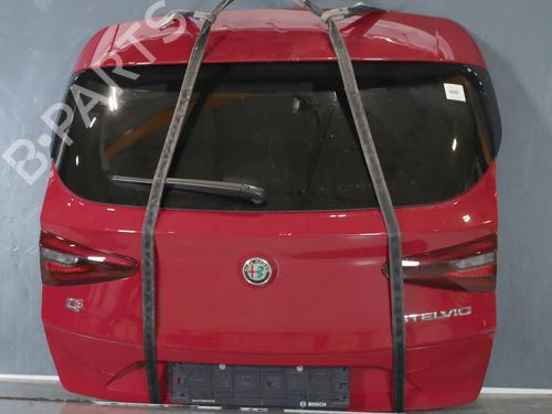 tailgate-alfa-romeo-stelvio-949_-2016-30738852 main image