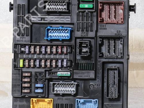 Used Fuse box Fuse box 38684008 38684008