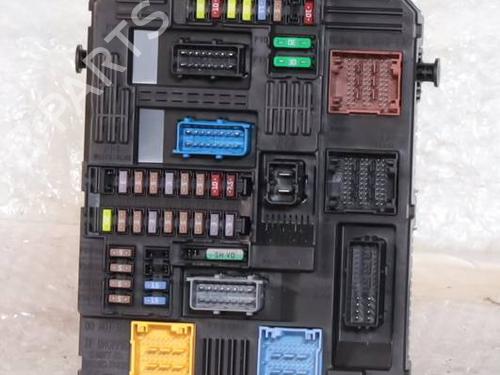 Used Fuse box Fuse box OPEL CORSA F (P2JO) 1.2 (68) (101 hp) 39881163 39881163