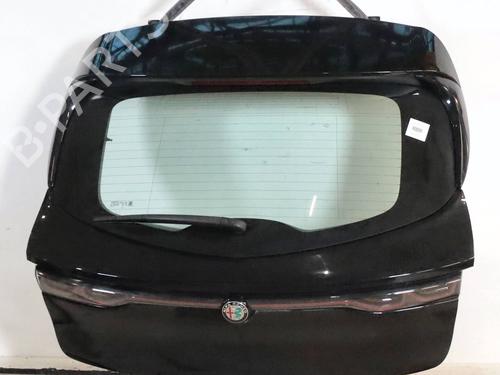 tailgate-alfa-romeo-tonale-965_-2022-29403320 main image