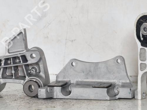 Used Engine mount Engine mount FIAT 600e / 600 (365_, 364_) Electric (156 hp) 30662637 30662637