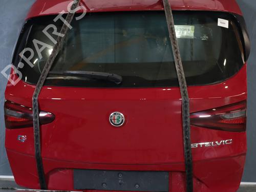 tailgate-alfa-romeo-stelvio-949_-2016-30738883 main image