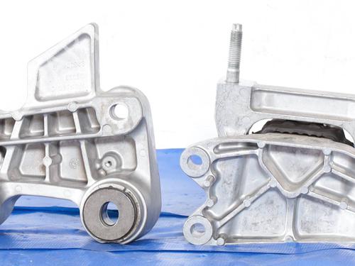 Used Engine mount FIAT 600e / 600 (365_, 364_) Electric (156 hp) 30111842