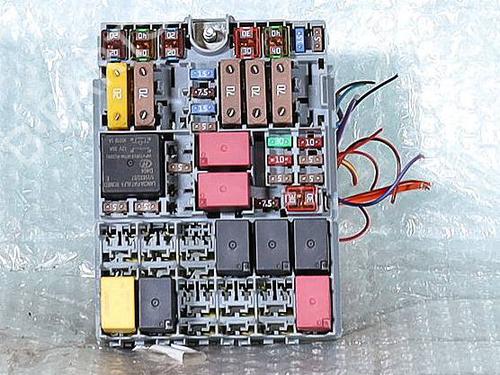 Used Fuse box Fuse box 39199213 39199213