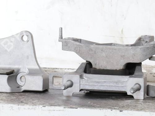Used Engine mount Engine mount FIAT 600e / 600 (365_, 364_) Electric (156 hp) 34620236 34620236