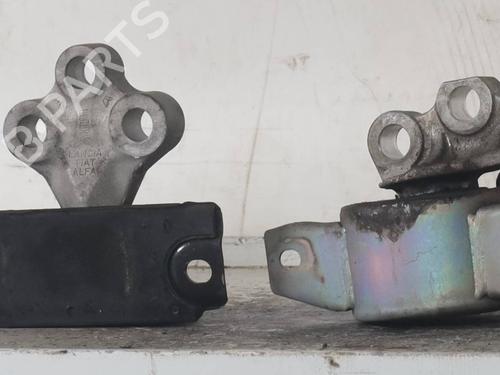 Used Engine mount Engine mount FIAT 500L (351_, 352_) 1.6 D Multijet (199LYE1B) (120 hp) 33284782 33284782