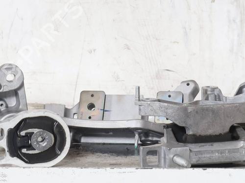 Used Engine mount Engine mount FIAT 600e / 600 (365_, 364_) Electric (156 hp) 34620372 34620372