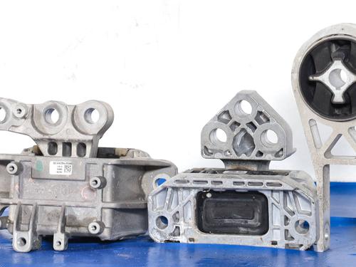 Used Engine mount JEEP COMPASS (MP, M6, MV, M7) 1.5 T4 Hybrid (131 hp) 30305099