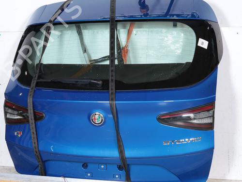 tailgate-alfa-romeo-stelvio-949_-2016-23103953 main image