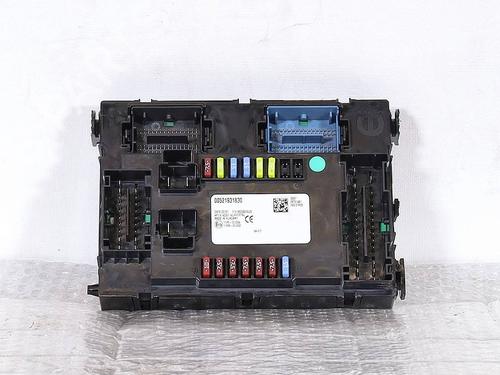 Used Fuse box Fuse box 39022382 39022382