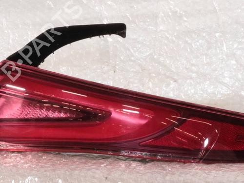 right-taillight-alfa-romeo-giulia-952_-2015-39973454 main image