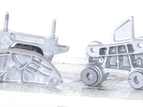 Used Engine mount Engine mount JEEP AVENGER (J2) Electric (156 hp) 30738494 30738494