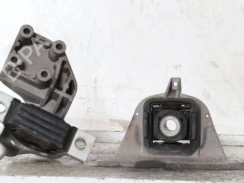 Used Engine mount Engine mount FIAT PUNTO (188_) 1.2 60 (188.030, .050, .130, .150, .230, .250) (60 hp) 33616161 33616161