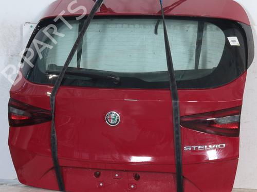 tailgate-alfa-romeo-stelvio-949_-2016-27835578 main image