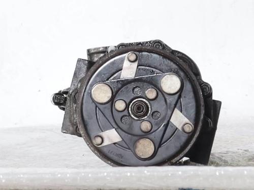 Used AC compressor AC compressor FIAT GRANDE PUNTO (199_) 1.3 D Multijet (199.AXD11, 199.AXD1A, 199.AXD1B,... (90 hp) 33055414 33055414