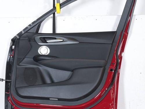 right-front-door-alfa-romeo-tonale-965_-2022-23103965 main image