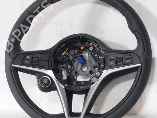 steering-wheel-alfa-romeo-giulia-952_-2015-32706078 main image