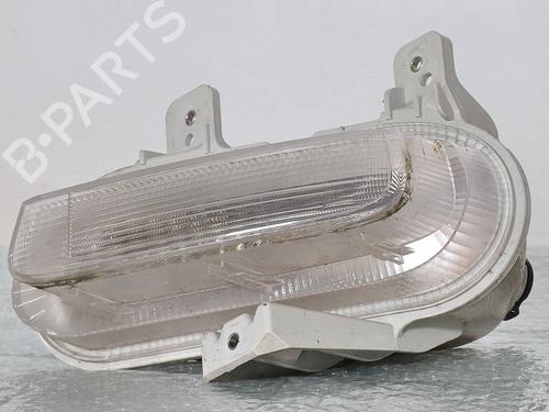 right-daytime-light-jeep-renegade-suv-bu-b1-bv-2014-38801775 main image