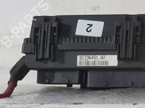 Used Fuse box Fuse box FIAT GRANDE PUNTO (199_) 1.2 (65 hp) 33284704 33284704