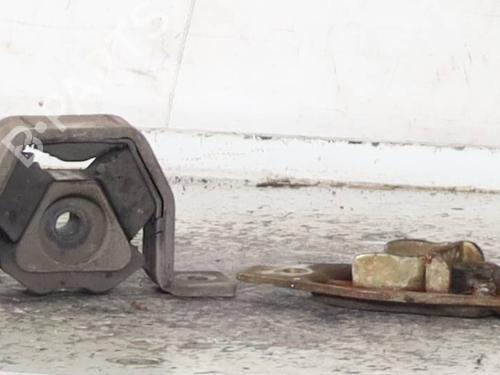 Used Engine mount Engine mount FIAT SEICENTO / 600 (187_) 1.1 (187AXB, 187AXB1A, 187AXC1A02) (54 hp) 32706675 32706675