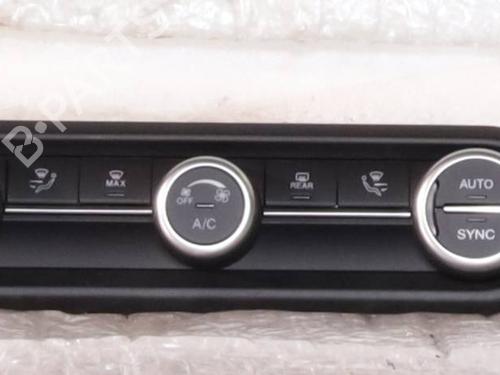 climate-control-alfa-romeo-giulia-952_-2015-40039897 main image