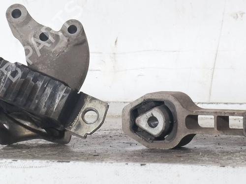 Used Engine mount Engine mount FIAT PANDA (312_, 319_) 1.2 (312PXA1A) (69 hp) 33284956 33284956