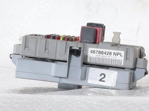 Used Fuse box Fuse box FIAT PUNTO (188_) 1.2 16V 80 (188.233, .235, .253, .255, .333, .353, .639,... (80 hp) 33283698 33283698